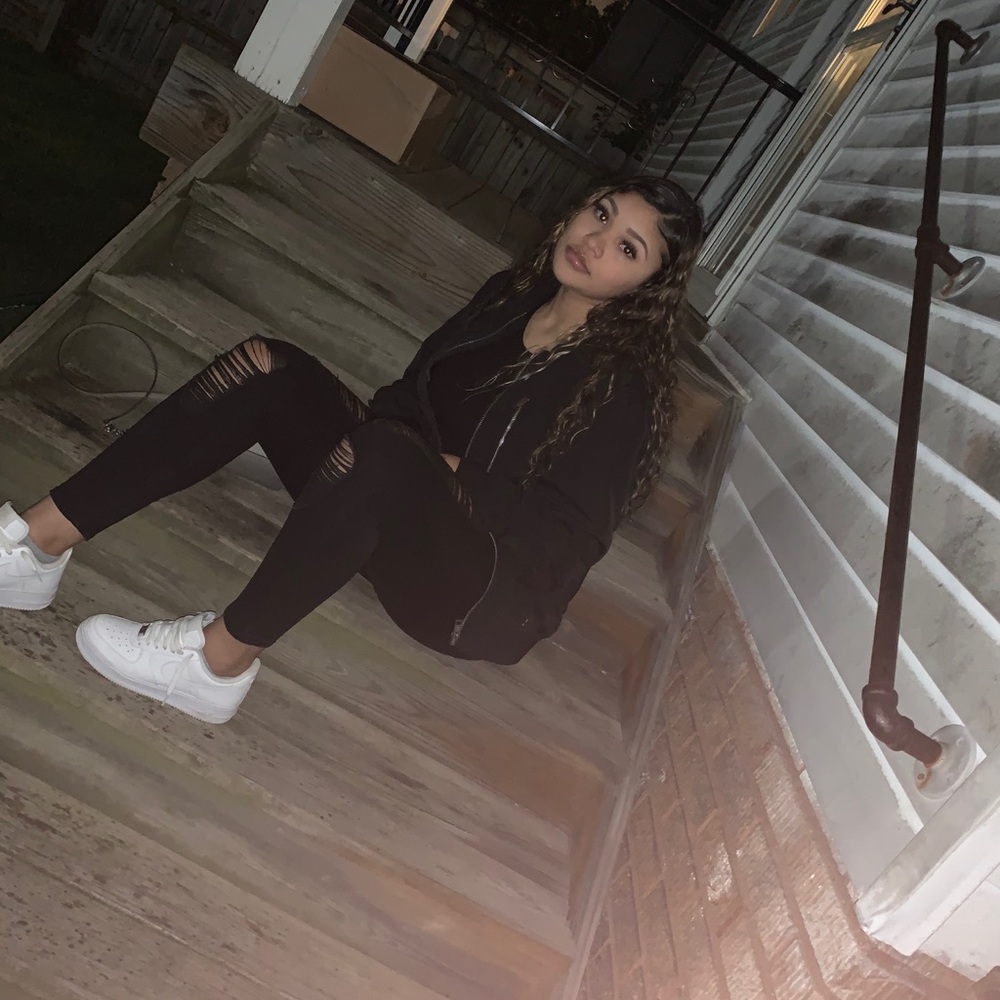 Meet your Posher, Dalia